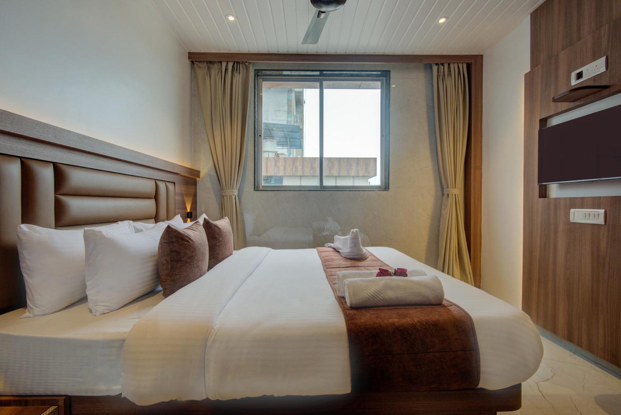 Hotel Galaxy Inn Navi Mumbai Dış mekan fotoğraf