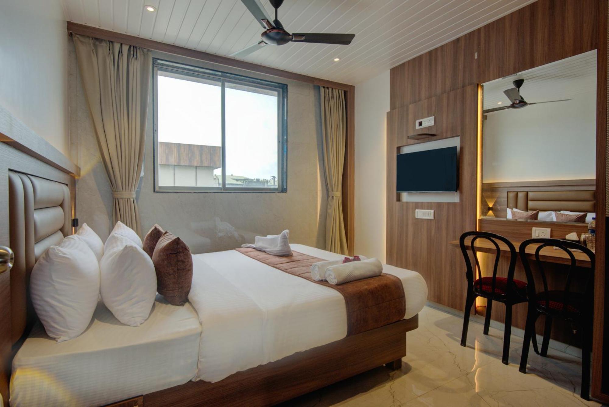 Hotel Galaxy Inn Navi Mumbai Dış mekan fotoğraf