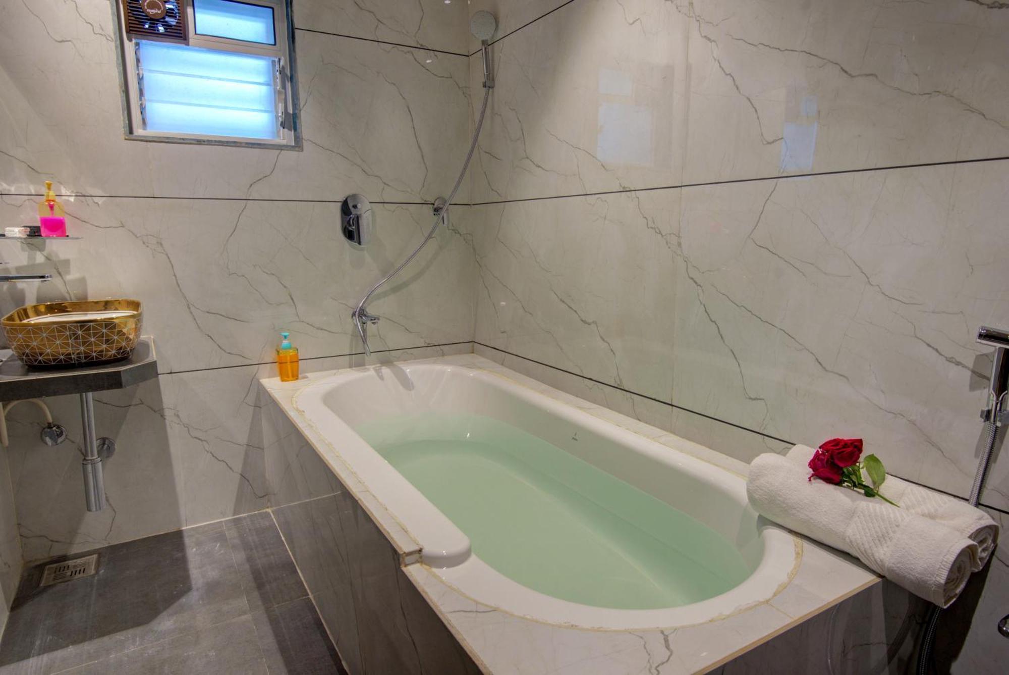 Hotel Galaxy Inn Navi Mumbai Dış mekan fotoğraf
