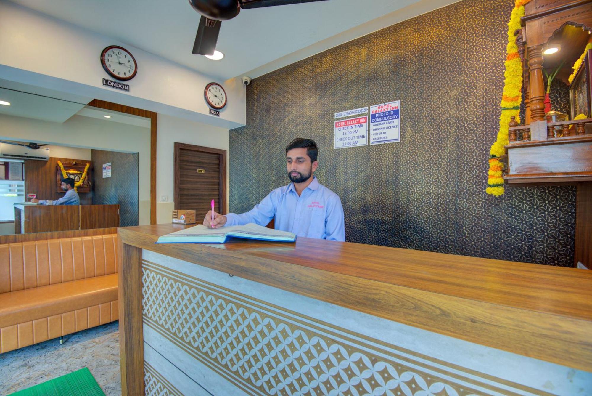 Hotel Galaxy Inn Navi Mumbai Dış mekan fotoğraf