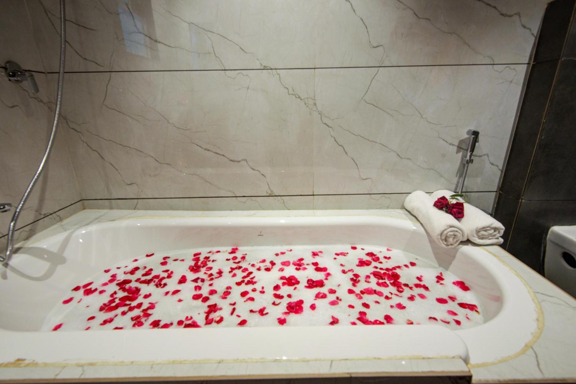 Hotel Galaxy Inn Navi Mumbai Dış mekan fotoğraf