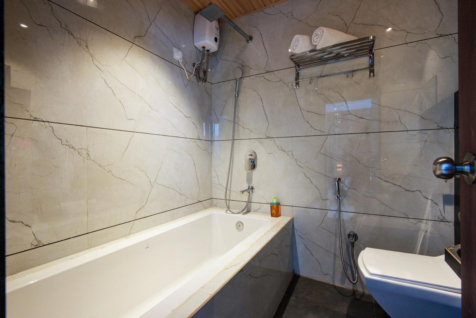 Hotel Galaxy Inn Navi Mumbai Dış mekan fotoğraf